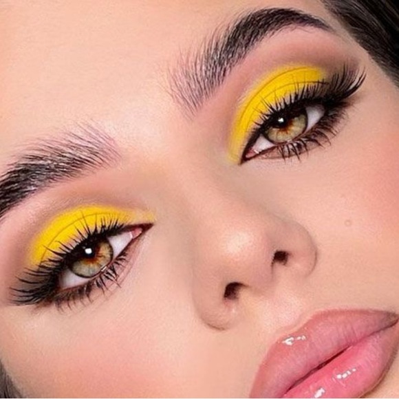 🎃🌛HP! Mac Chrome Yellow Matte Eyeshadow - Picture 12 of 12